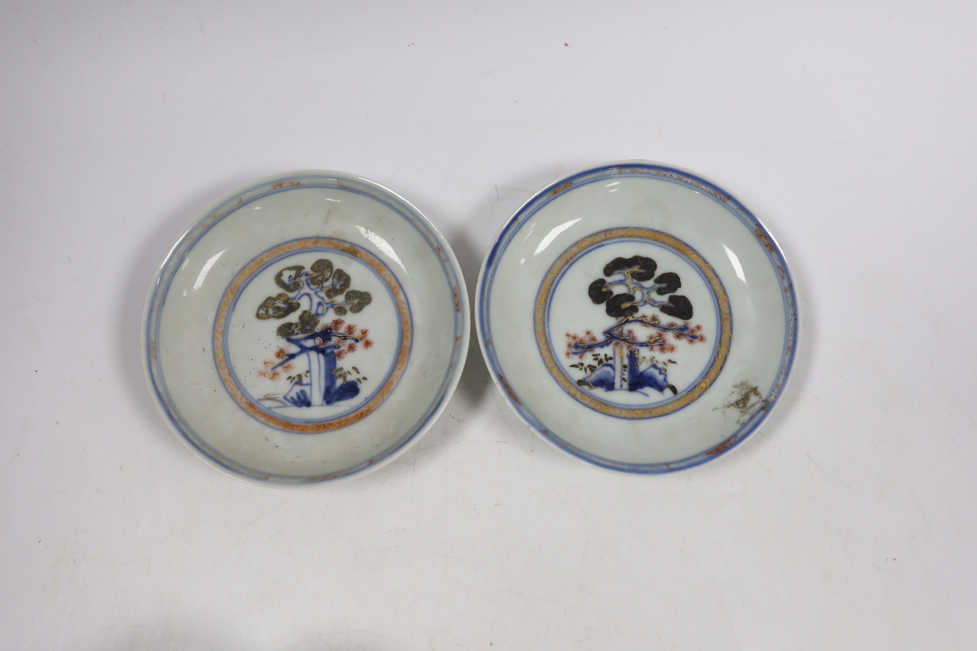 Two Chinese Nanking Cargo teabowls and saucers, Qianlong period